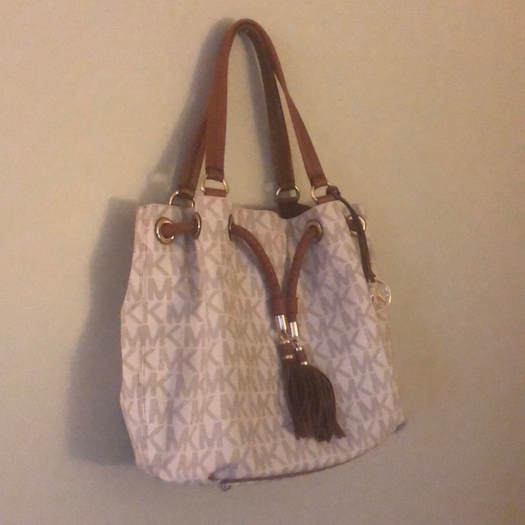 Michael Kors Large Tote - Picture 2 of 8